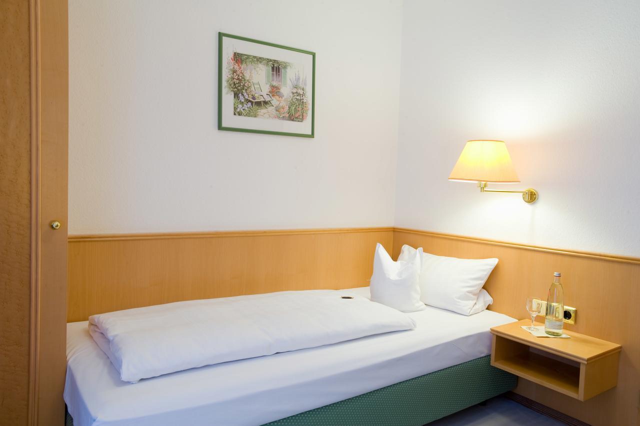 Hotel Haus Appel Rech Bagian luar foto